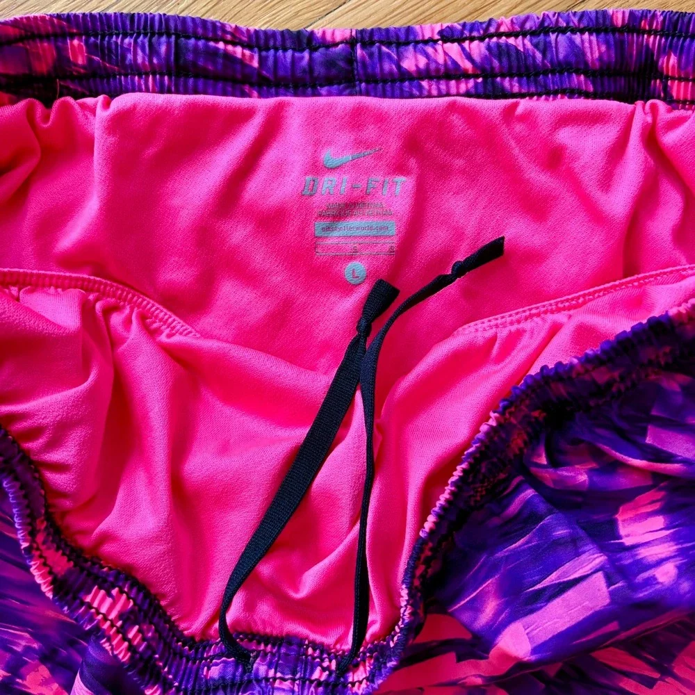 Nike Tempo Dri-FIT Womens Running Shorts Purple Pink Zip Pocket Size L Workout